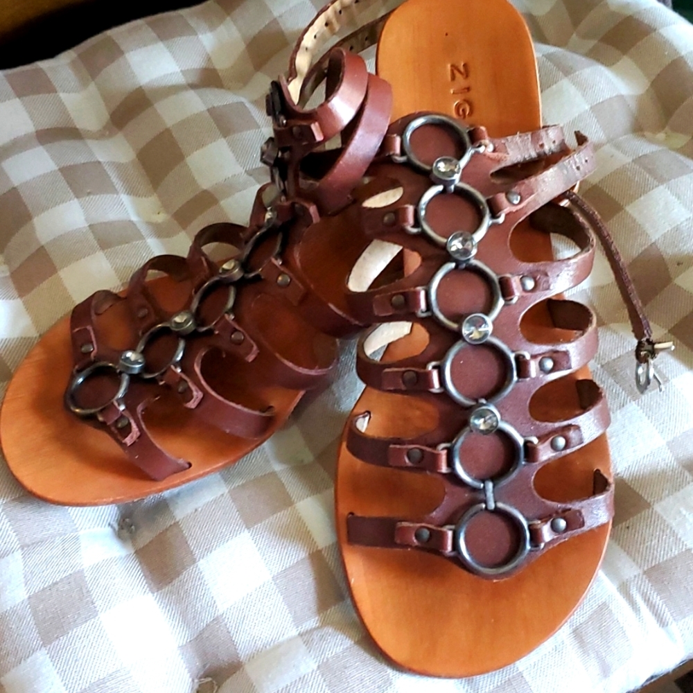 Zigi girl sandles size 8 1/2 gently used